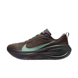 Nike Vomero Plus – Maro | IR7550-030
