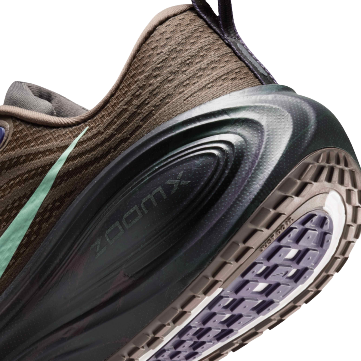 Nike Vomero Plus – Maro | IR7550-030