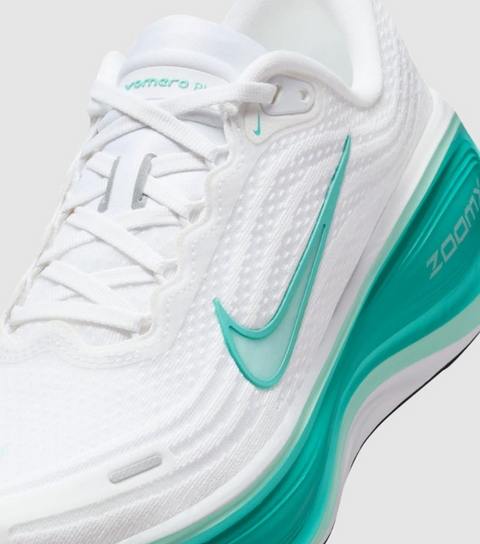 NIKE VOMERO PLUS - HV8154-100
