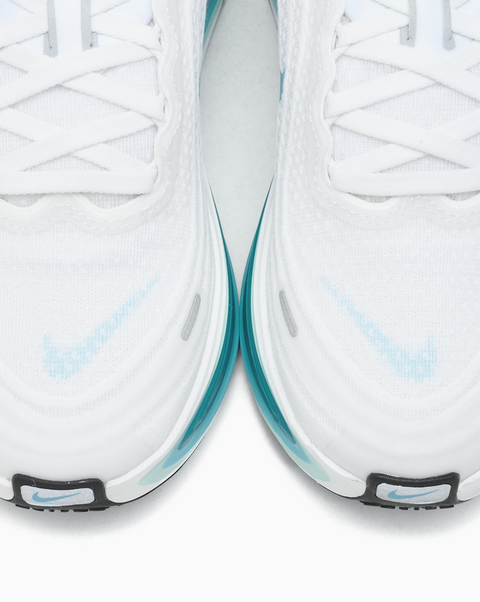 NIKE VOMERO PLUS - HV8154-100