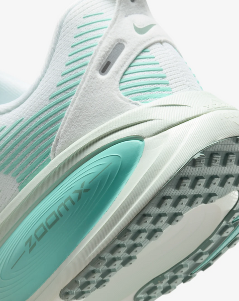 Nike Zoom Vomero 18 | HM6804-106
