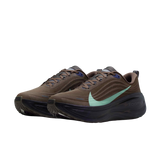 Nike Vomero Plus – Maro | IR7550-030