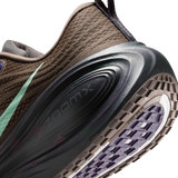 Nike Vomero Plus – Maro | IR7550-030